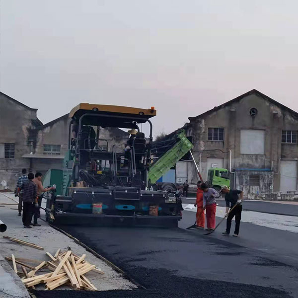 瀝青攤鋪機(jī)
